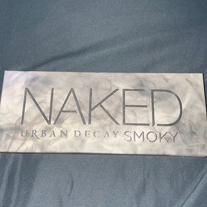 Brand new never used urban decay smoky eyeshadow palette